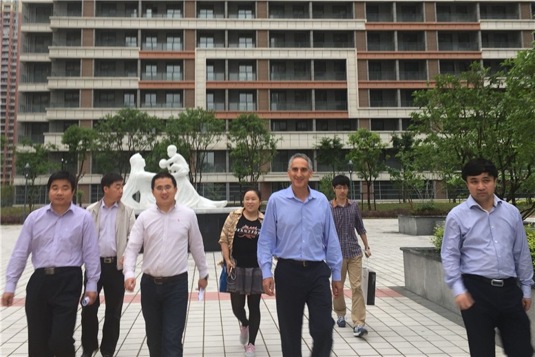 服务企业 服务产业 服务人才.jpg 服务企业 服务产业 服务人才.jpg